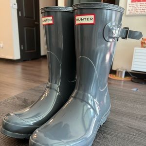 Women’s size 8.5 Hunter rain boots - excellent condition!